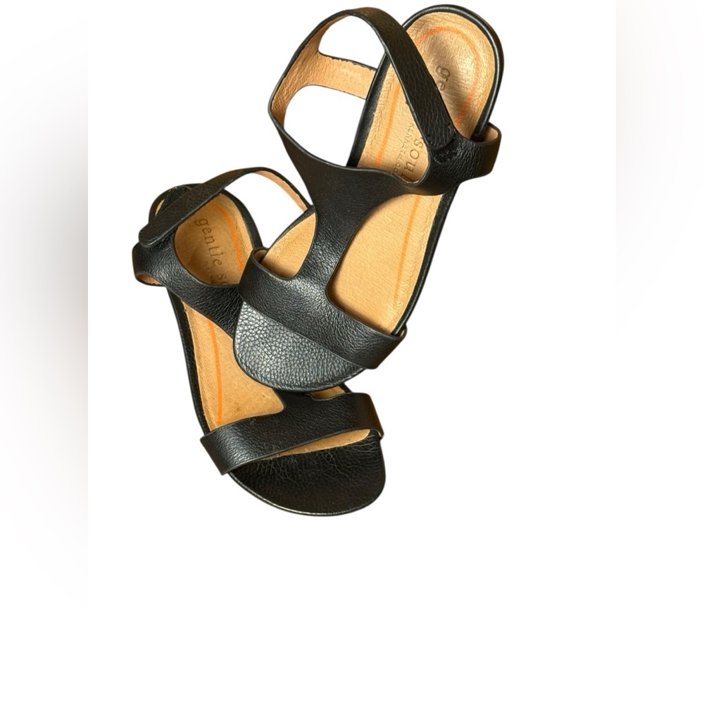 Gentle Souls by Kenneth Cole Signature Lark T-Strap Black Leather Sandal 6 - Picture 4 of 11